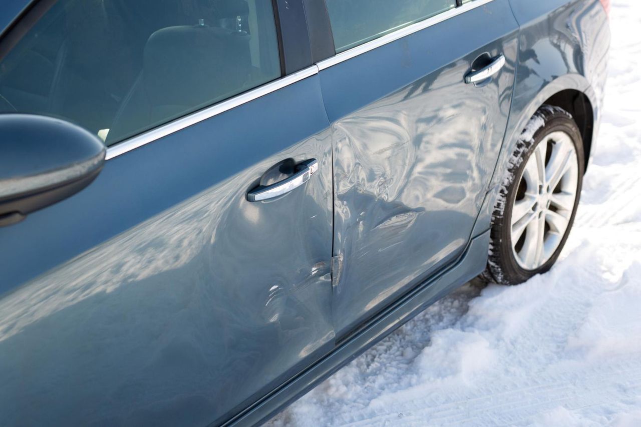 4 Signs You Need Door Ding Repair